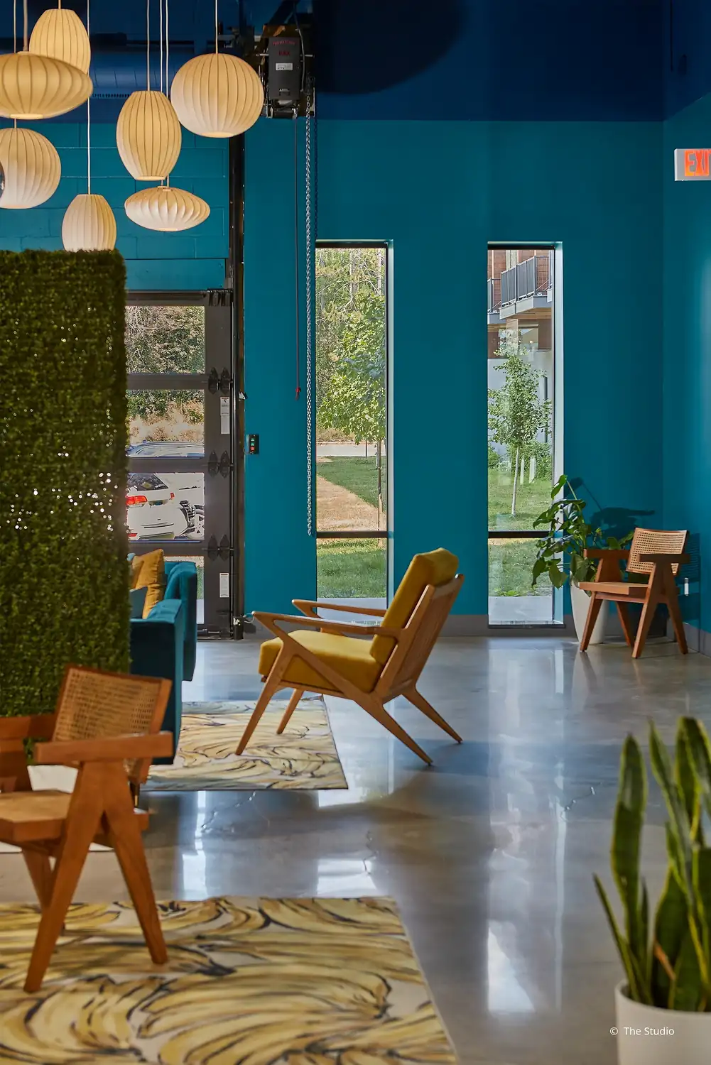 Lobby lounge, bantr wausau